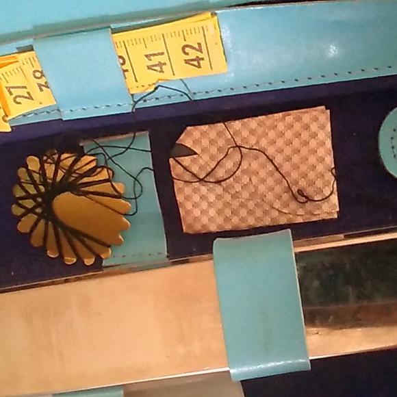 VINTAGE Manicure, Sewing & Grooming Travel Kit Leather Case WEST GERMANY 🇩🇪 - Picture 8 of 15